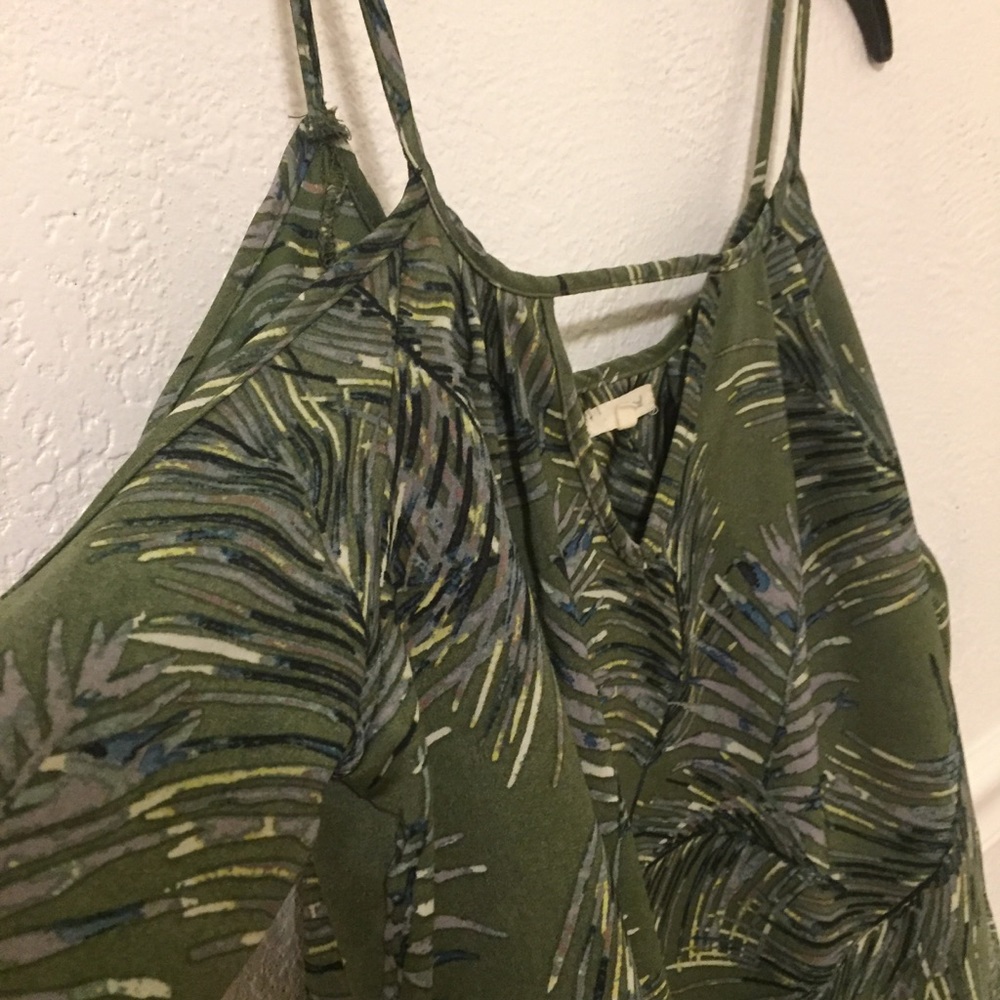 green leafy wet seal top - Picture 2 of 3